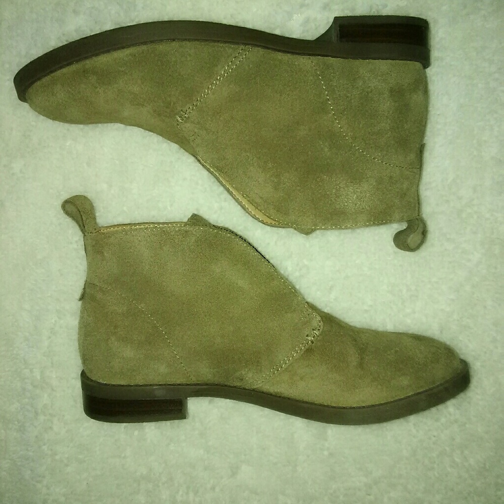 Boots - Picture 3 of 4